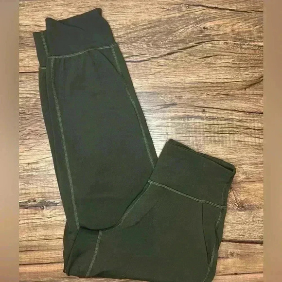 Lululemon Align Jogger Crop *23" Army Green size 2 - Picture 1 of 3